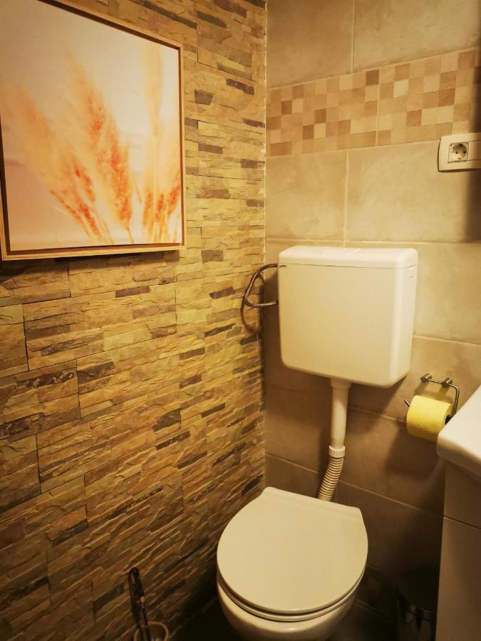 Attica Apartment Пула Екстер'єр фото