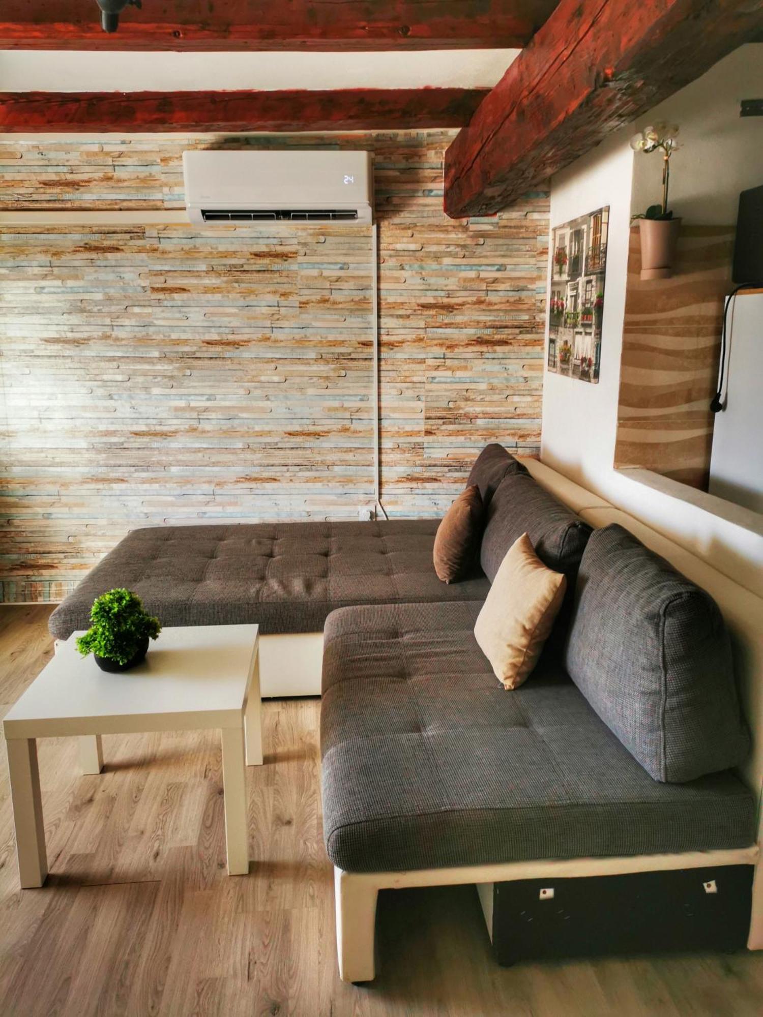 Attica Apartment Пула Екстер'єр фото